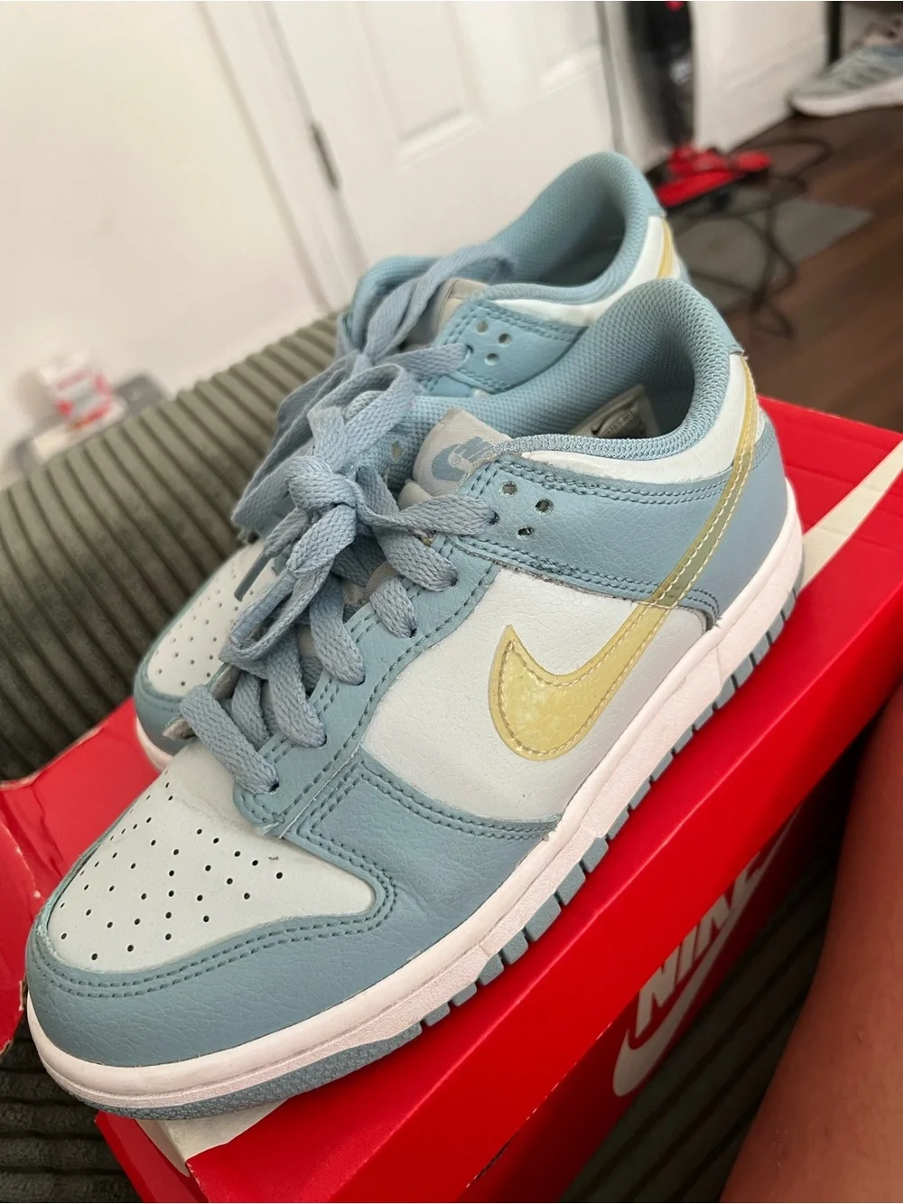 Nike Kids Dunks in Light Blue, White